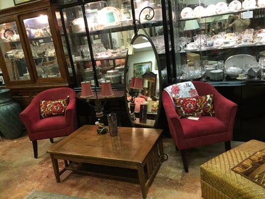 Gorgeous contemporary furniture! #vintage #estate #antiques