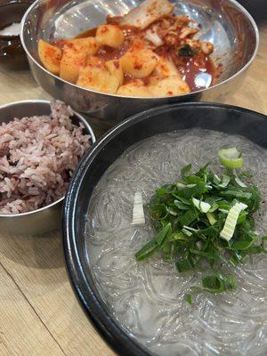 seolleongtang with extra  Korean clear noodles