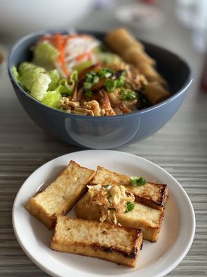 Shrimp vermicelli bowl w/side of tofu.