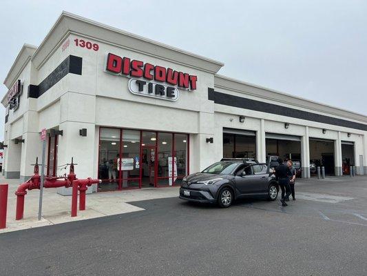 This is a highly rated Discount Tire shop! Very courteous a quick service!