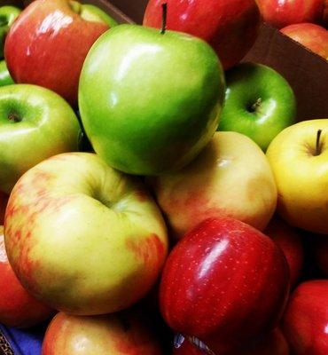 Variety of apples organic available