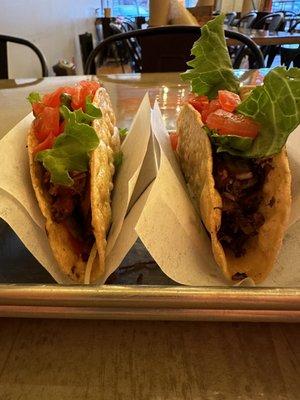 Brisket crunchy tacos