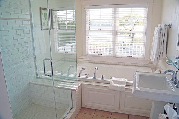 Bathrooms with Whirlpool Tub