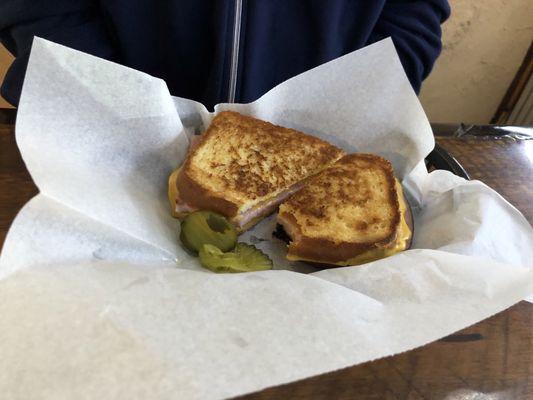 Grilled gam and cheese