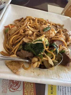 Combination lo mein