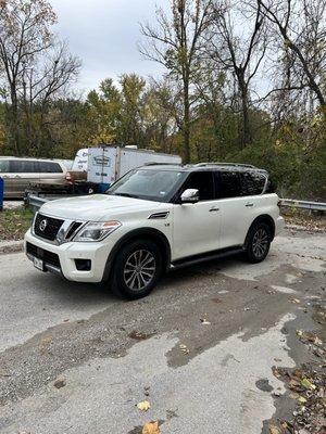 Nissan Armada with color block top in gloss black!