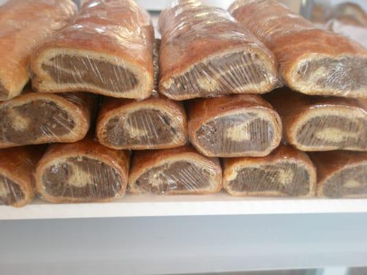 Dios Beigli (Walnut roll)