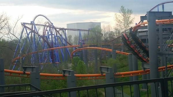 The grey supports and orange track pair nicely. Notice the train entering the brake run at right