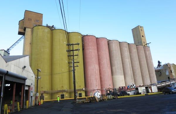 Pendleton's Hawaiian Flour Mill (out of business) in front of Pier 21 Lunchhouse