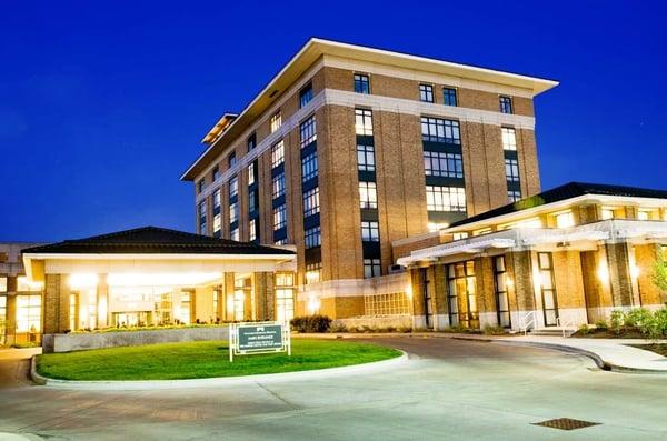 Columbus Regional Health front entrance - Columbus, Indiana