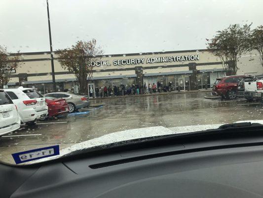 That's just the people waiting to get in Social Security Administration - inside is full also.