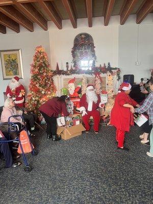 Santa gave presents to all the residents! Joyful Celebration