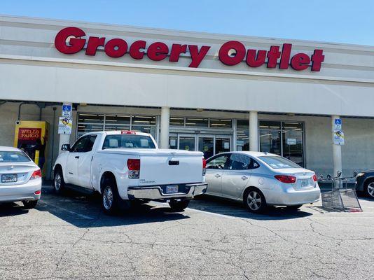 Grocery Outlet entrance..