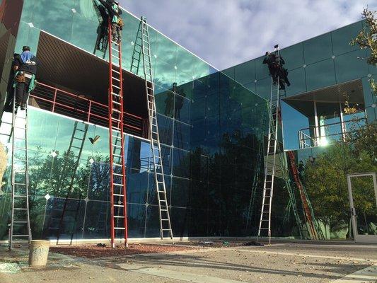 Small commercial window cleaning San Francisco, Ca.