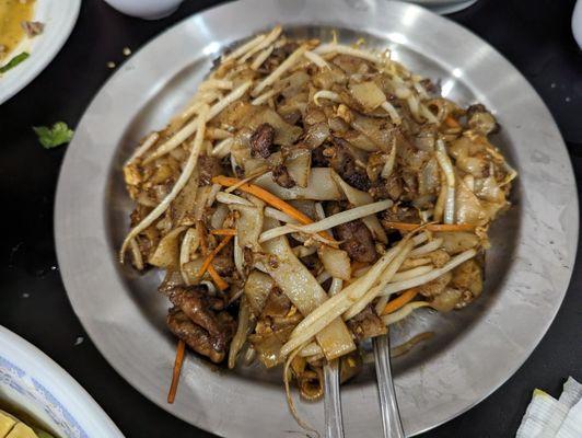 Beef Pad Thai Stir fried flat noodle w/ tofu, bean sprouts, basil leaves, ground peanuts in spicy Thai chili sauce