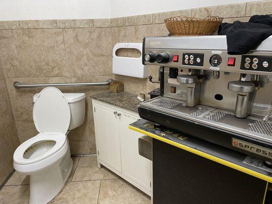 The espresso machine is in the bathroom????