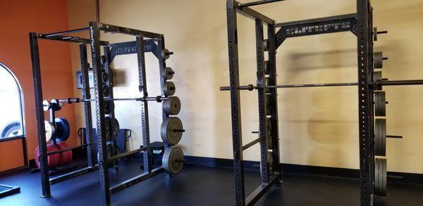 Training Hall: full, reversible squat racks