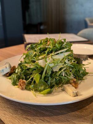 Seasonal salad: arugula, pear, blue cheese