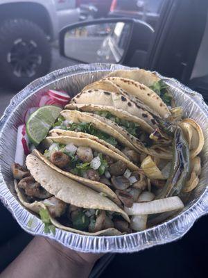 Tacos de langue y tripa