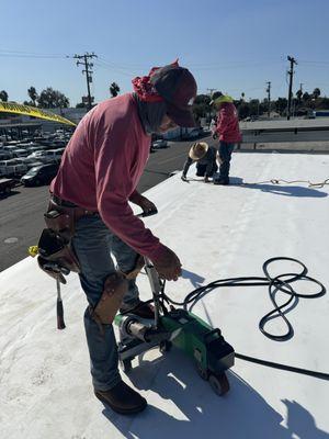 WORKING WITH THE ROBOT MACHINE TO WELD THE ALL NEW TPO ROOF SYSTEM