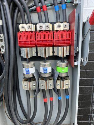 600 amp commercial fuse box