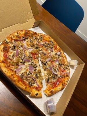 Sausage, mushroom, red onion in all its glory