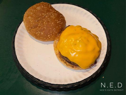 1/2 lb Ground Round with Cheese and Caramelized Onions