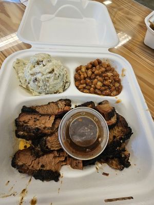 Brisket platter with potato salad & baked beans