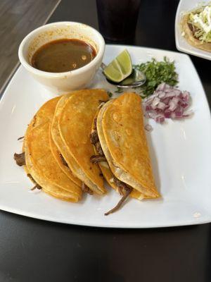 Quesadilla de birria/ "quesibirria"