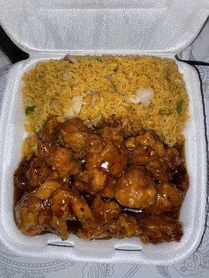 Hot braised chicken boneless with pork fried rice (combo comes with crab Rangoon)