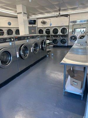 More 6 load washers with ample folding both sides