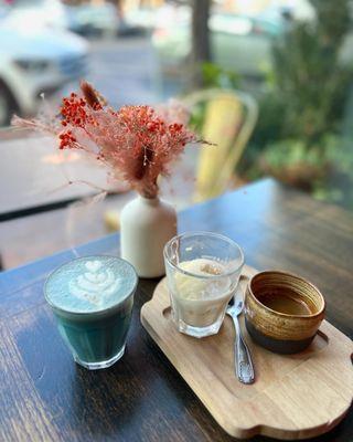 Blue spirulina latte @colorful.eats