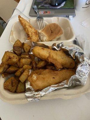 English Cod Meal with Broasted Potatoes and Roll