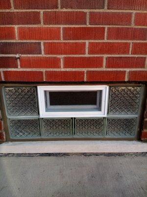 New window with vent and seal