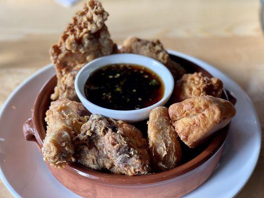 Fried chicken w collard greens and biscuit w jalapeño honey