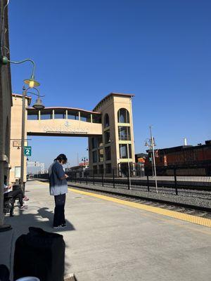 Overhead pedestrian walkway