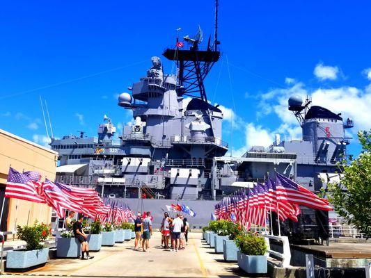 Private Pearl Harbor tour and North Shore Oahu, Hawaii
 https://tropicalhawaiiantour.com/st_tour/private-small-group-tour-of-pearl-harbor-no