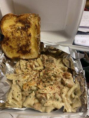 Alfredo and garlic bread