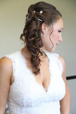 Side-Swept Hairstyle with Loose Curls by Natalie B.