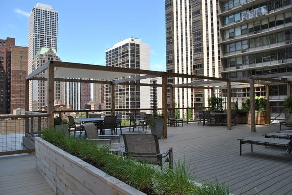 Urban Lakeside Roof Deck (multi-unit building)