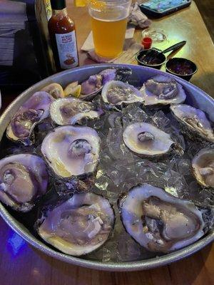 Dozen demolished oysters