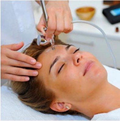 Oxygen facial infused with vitamins - Facial of the stars!