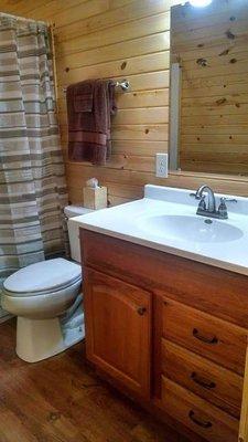 New, modern bathrooms with tub/shower