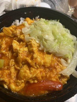 Tomato egg rice bowl with cabbage