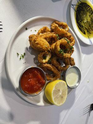 Fried calamari with tomato and blue cheese, dipping sauce.