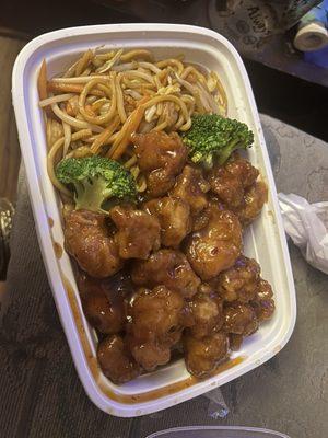 General tso and lo mein combo