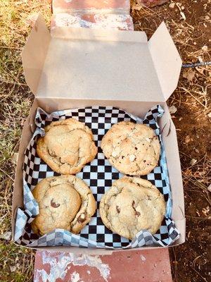 Box of 4 Chocolate Chip Cookies