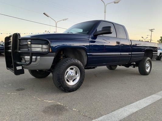 2001 dodge 2500 Cummins turbo diesel!!