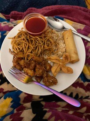 Beef Lo Mein Sesame Chicken fried rice Egg Rolls SWEET SOUR SAUCE Cheese Wonton