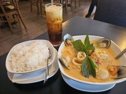 Seafood Siam Curry with white rice